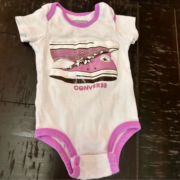 Used/good used condition- bundle of 8 items - bodysuits/shorts - size 3-6 months - Picture 9 of 16